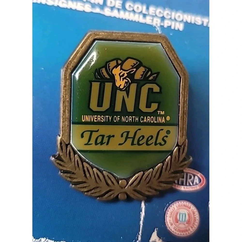 Univ of North Carolina Tar Heels‎ VTG Pins Laces Key Chain Memorabilia WinCraft